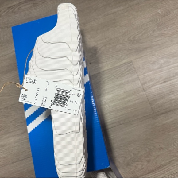 NEW Adidas Adilette 22 Men’s Size 5 Slides Sandals Crystal White HQ4672 - Picture 10 of 10
